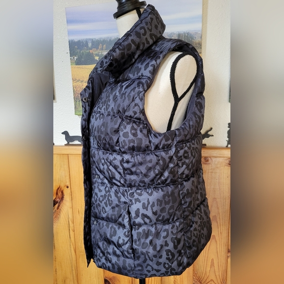 Old Navy Puffer Vest - Picture 4 of 5